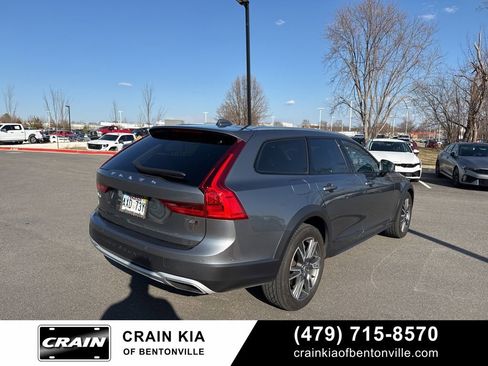 Used 2017 Volvo V90 T6 Cross Country image 6