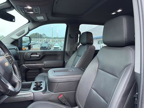 Used 2022 Chevrolet Silverado 2500 LTZ w/ LTZ Plus Package image 13