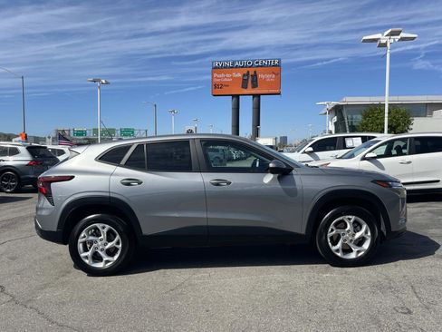 Used 2024 Chevrolet Trax LS w/ LS Convenience Package image 25
