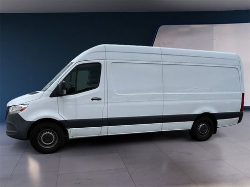 Used 2022 Mercedes-Benz Sprinter 2500 image 2