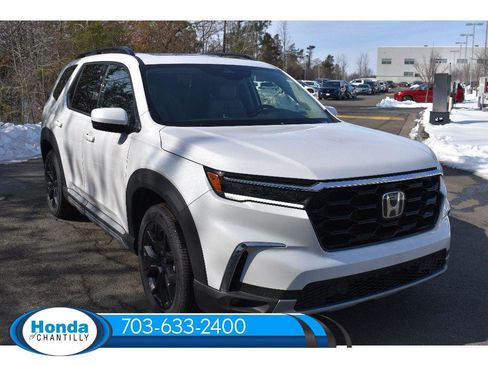 New 2025 Honda Pilot Touring image 1
