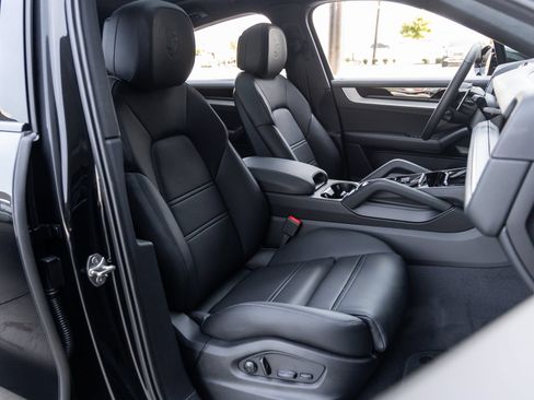 Certified 2026 Porsche Cayenne Coupe AWD/4WD image 42