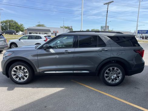 New 2025 Ford Explorer Active image 4