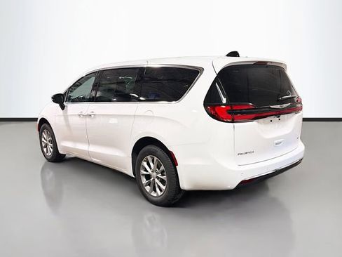New 2026 Chrysler Pacifica Select image 8