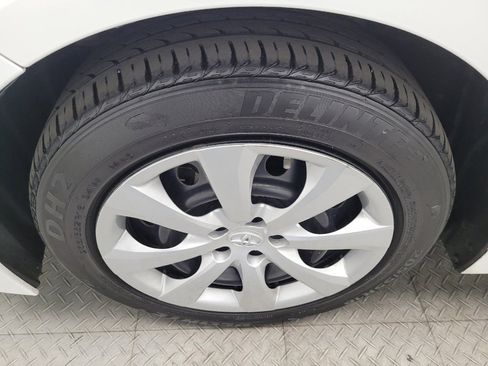 Used 2020 Toyota Corolla LE image 31