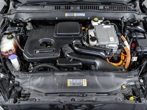 Used 2018 Ford Fusion SE FWD image 46