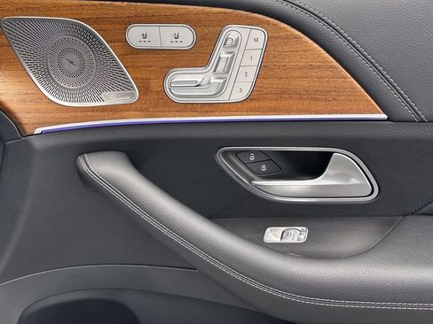 Certified 2025 Mercedes-Benz GLS 450 4MATIC image 17