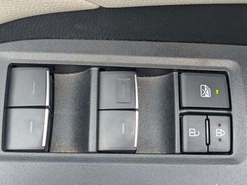 Used 2022 Toyota RAV4 XLE FWD image 12