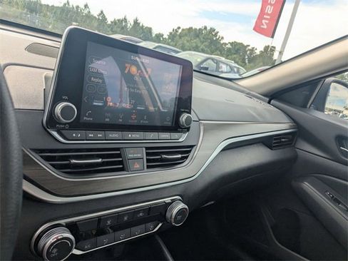 Used 2024 Nissan Altima 2.5 SV image 19