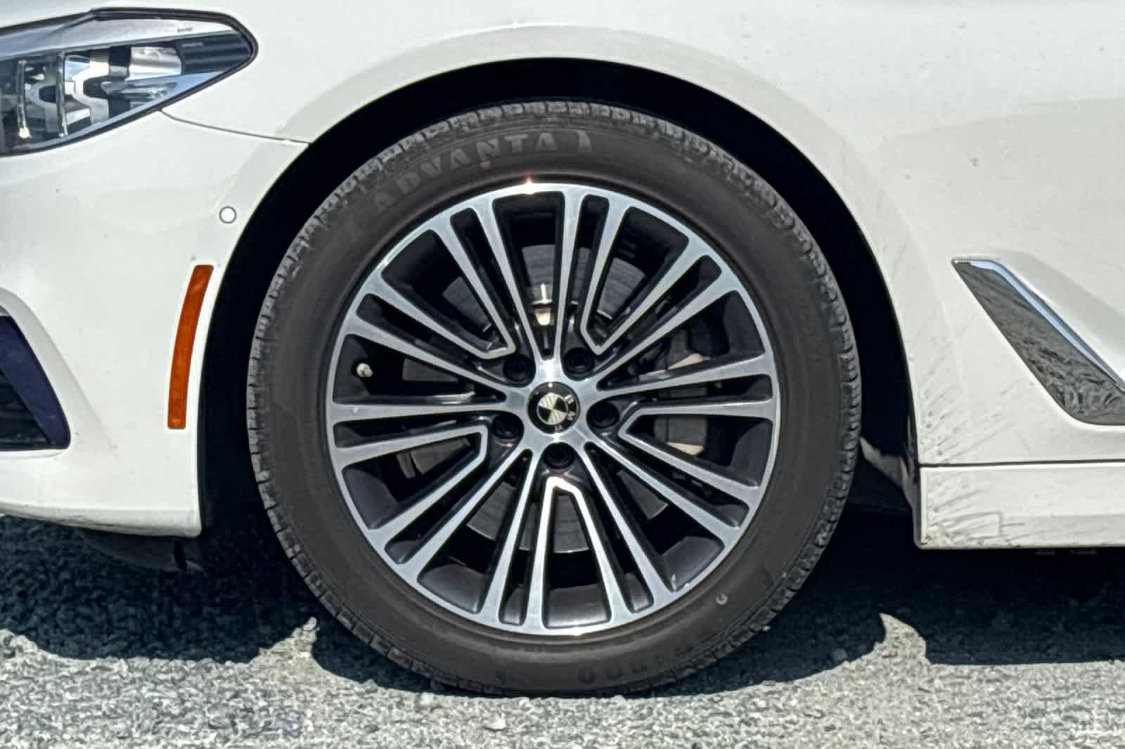 Used 2017 BMW 530i RWD image 11