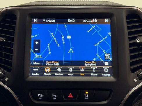 Used 2023 Jeep Cherokee Altitude Lux image 26