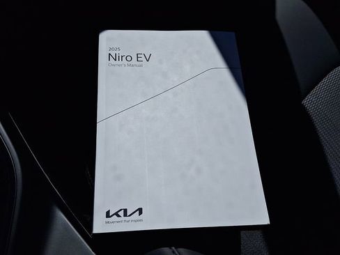 Certified 2025 Kia Niro Wind w/ Wind Preserve Package FWD image 26