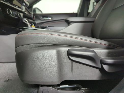 Used 2025 Chevrolet Trax RS w/ Driver Confidence Package image 25