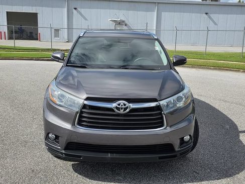 Used 2015 Toyota Highlander XLE FWD image 2
