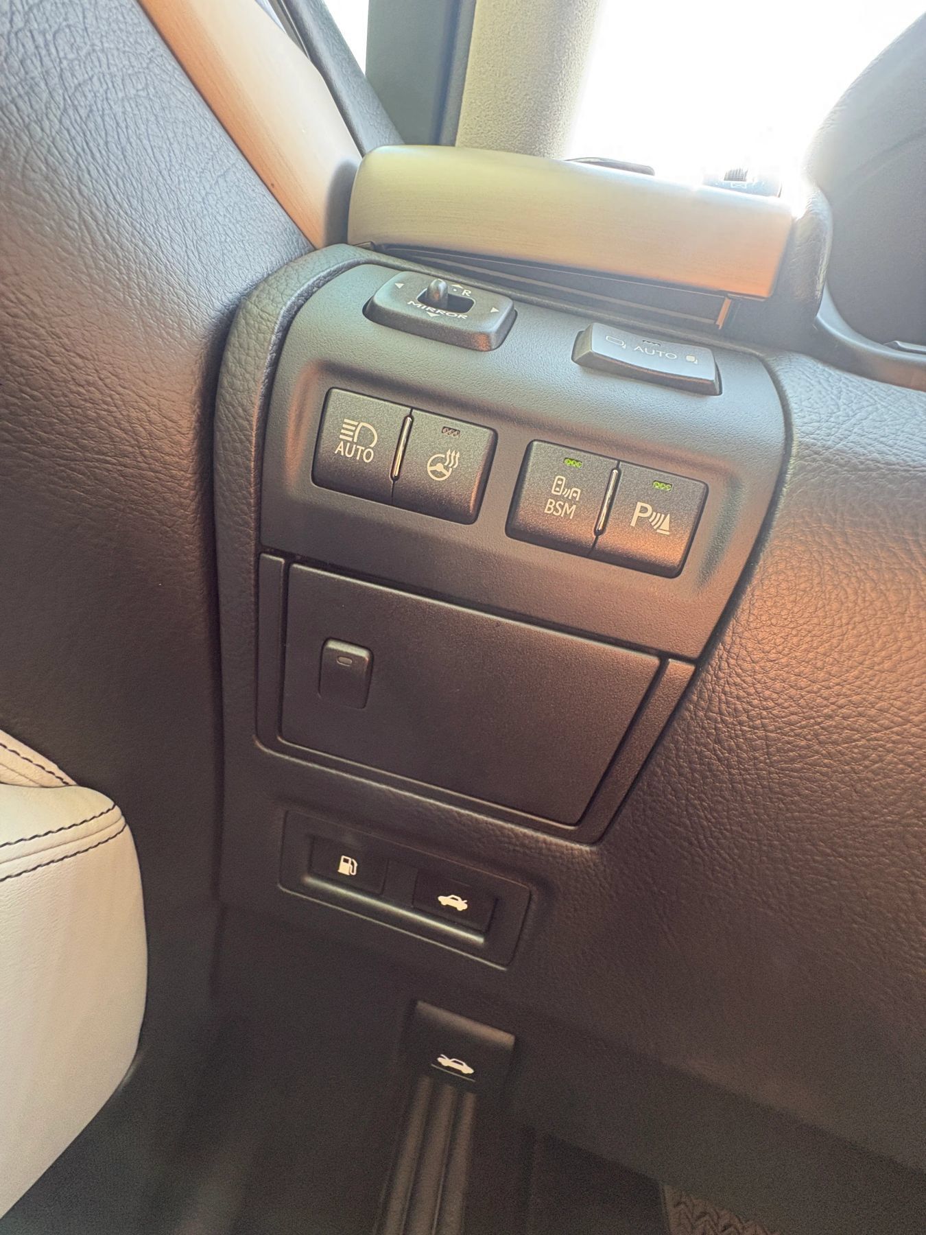 Used 2015 Lexus LS 460 w/ Ultra Luxury Package RWD image 24