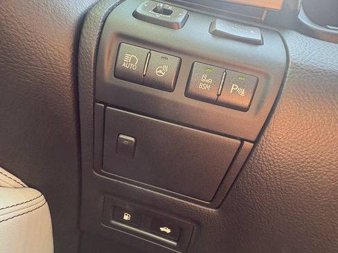 Used 2015 Lexus LS 460 w/ Ultra Luxury Package RWD image 24