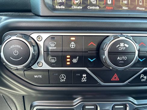 Used 2022 Jeep Gladiator Overland AWD/4WD image 26