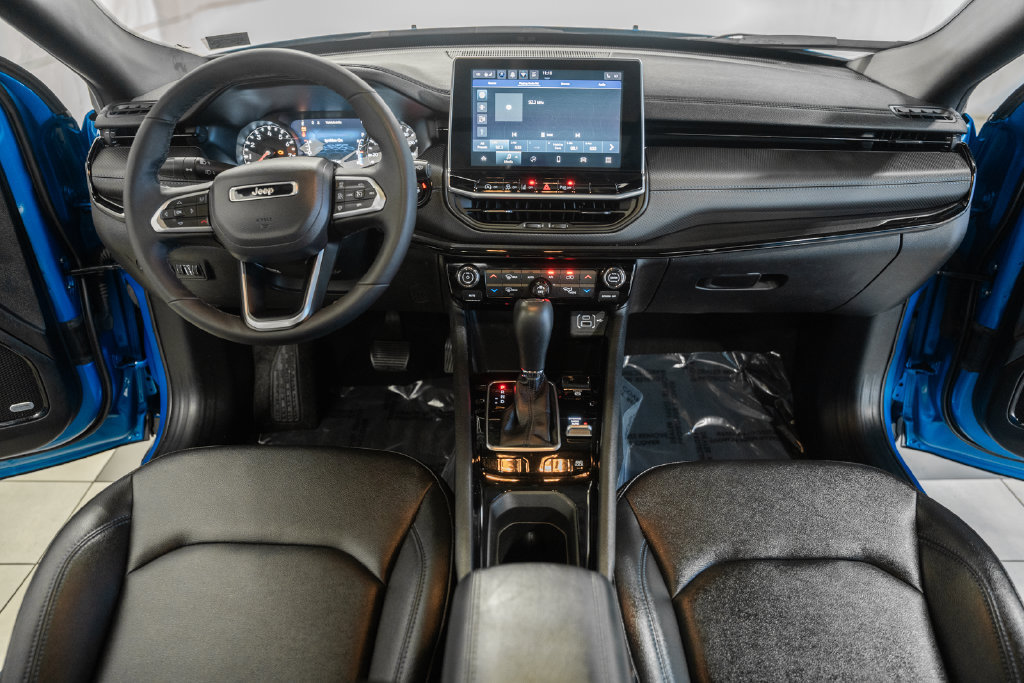 Certified 2025 Jeep Compass Limited w/ Sun & Sound Group AWD/4WD image 19