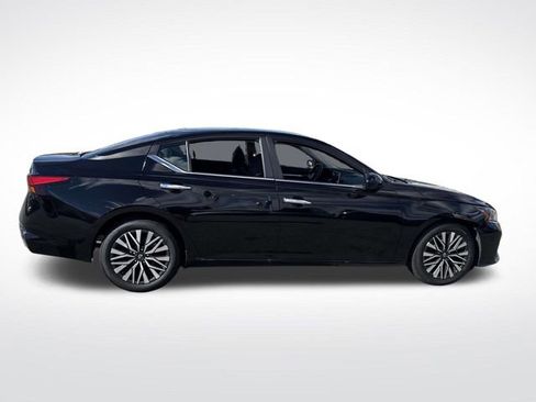 Used 2023 Nissan Altima 2.5 SV image 9