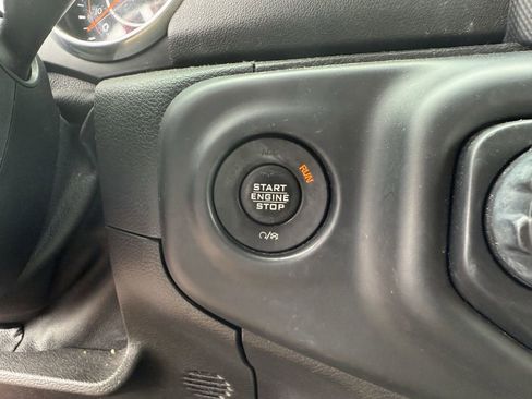 Used 2018 Jeep Wrangler Unlimited Sahara image 15