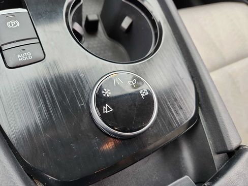 Used 2025 Nissan Rogue SV AWD/4WD image 23