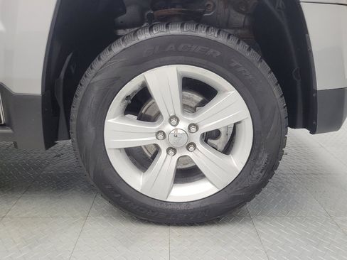 Used 2017 Jeep Patriot Latitude image 31