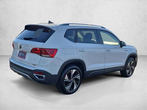 Used 2024 Volkswagen Taos SE image 5