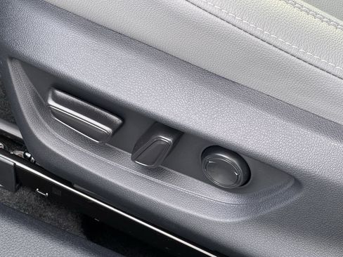 Used 2025 Toyota Camry SE image 18