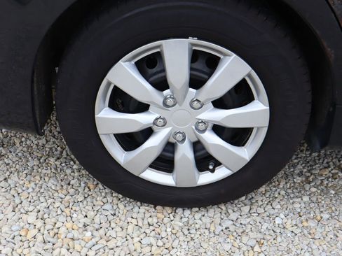 Used 2013 Toyota Camry LE image 11