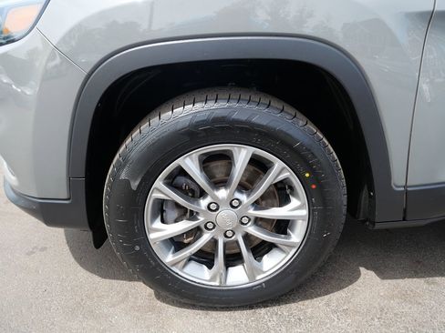 Used 2019 Jeep Cherokee Latitude Plus w/ Cold Weather Group AWD/4WD image 36