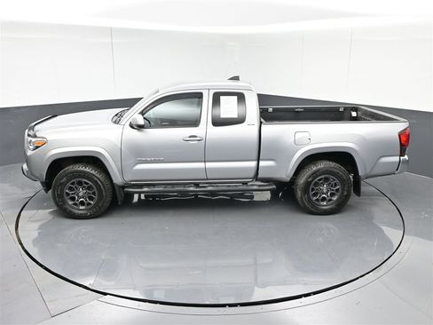 Used 2018 Toyota Tacoma SR5 image 28