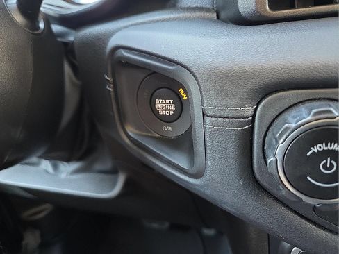 Used 2025 Jeep Wrangler Unlimited Sahara AWD/4WD image 21