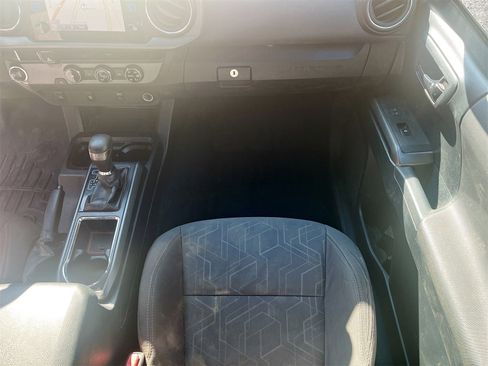 Used 2016 Toyota Tacoma TRD Sport image 22