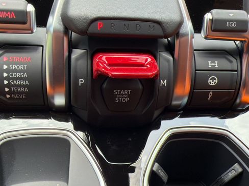 Used 2022 Lamborghini Urus AWD/4WD image 28