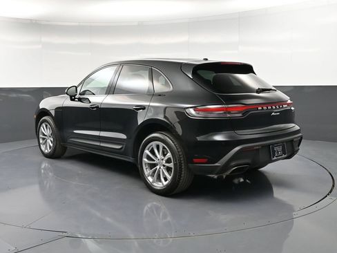 Certified 2023 Porsche Macan Turbo image 3