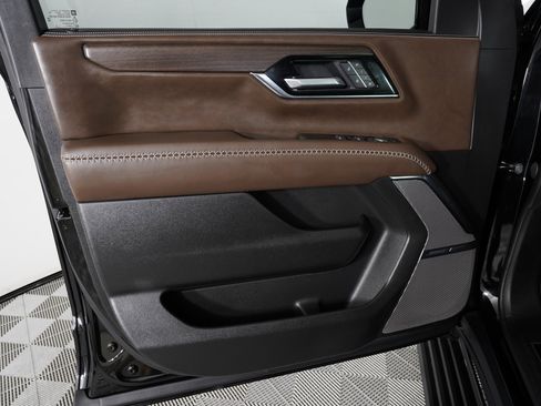 Used 2025 GMC Yukon XL Denali Ultimate image 18