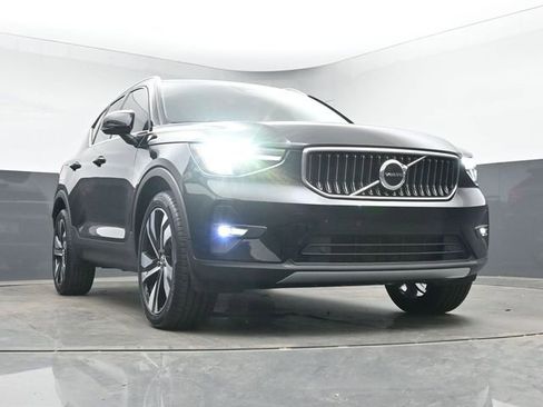 Used 2023 Volvo XC40 B5 Plus w/ Protection Package Premier AWD/4WD image 35