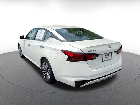 Used 2025 Nissan Altima 2.5 SV FWD image 11