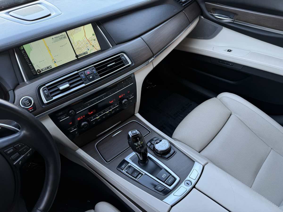 Used 2014 BMW 750Li RWD image 16