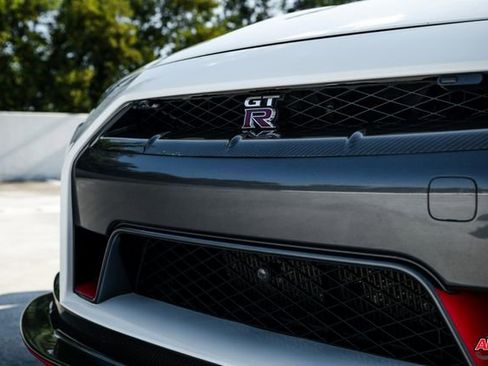 Used 2014 Nissan GT-R Premium image 25