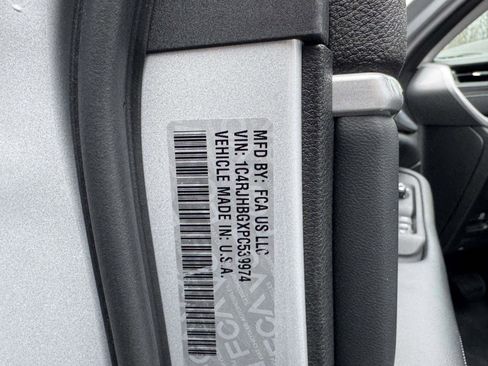 Used 2023 Jeep Grand Cherokee Limited image 26