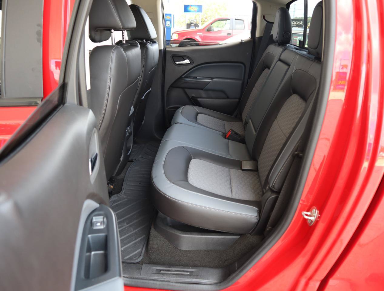 Used 2015 Chevrolet Colorado Z71 AWD/4WD image 21