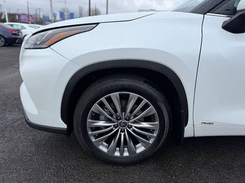 Used 2022 Toyota Highlander Platinum image 13