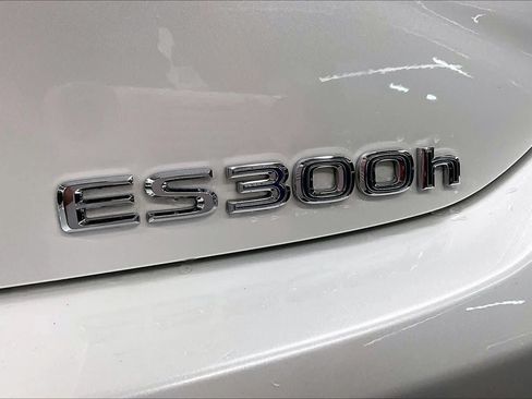 Used 2019 Lexus ES 300h w/ Premium Package FWD image 9