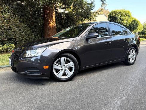 Used 2014 Chevrolet Cruze Diesel w/ Enhanced Safety Package FWD image 3