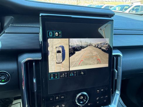 Used 2025 GMC Acadia Elevation image 37