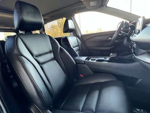 Used 2023 Nissan Rogue SV w/ SV Premium Package image 16