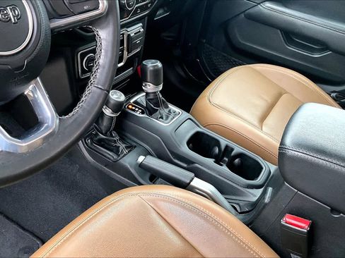 Used 2022 Jeep Wrangler Unlimited Sahara w/ Cold Weather Group AWD/4WD image 17