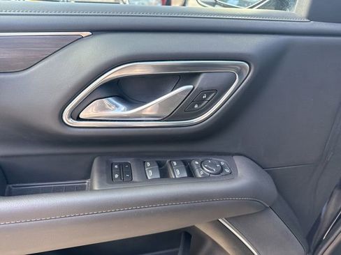 Used 2024 Chevrolet Suburban LT w/ Luxury Package image 7