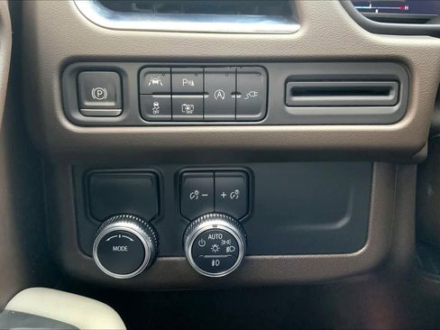 Used 2022 GMC Yukon SLT w/ SLT Premium Package image 67